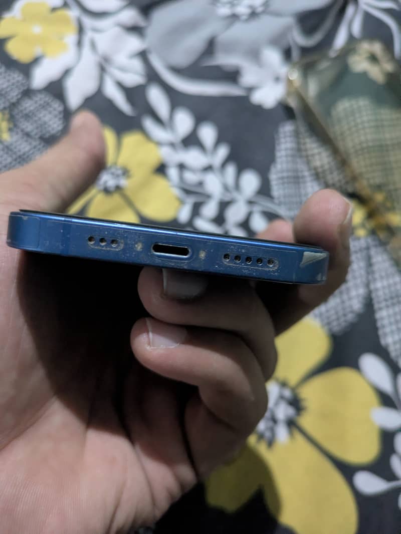 Apple iPhone 13 2