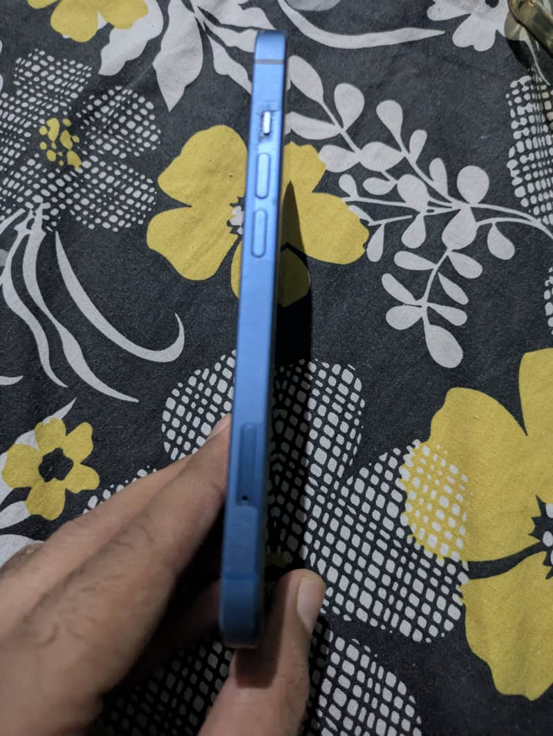 Apple iPhone 13 4