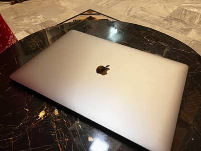 Apple MacBook Pro - Intel Core i7, 32GB RAM, 1TB SSD, 4GB Graphics
