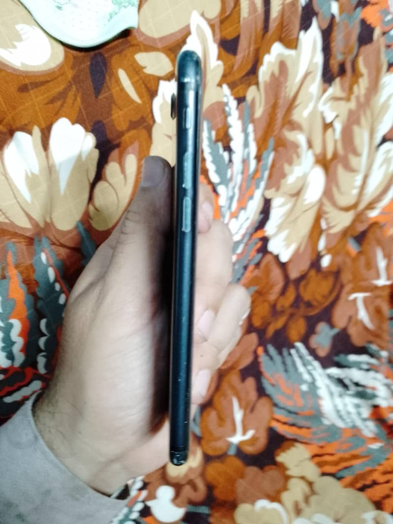 Apple iPhone 7 2