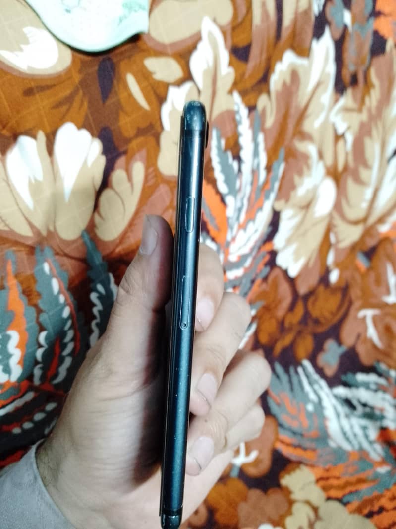 Apple iPhone 7 3