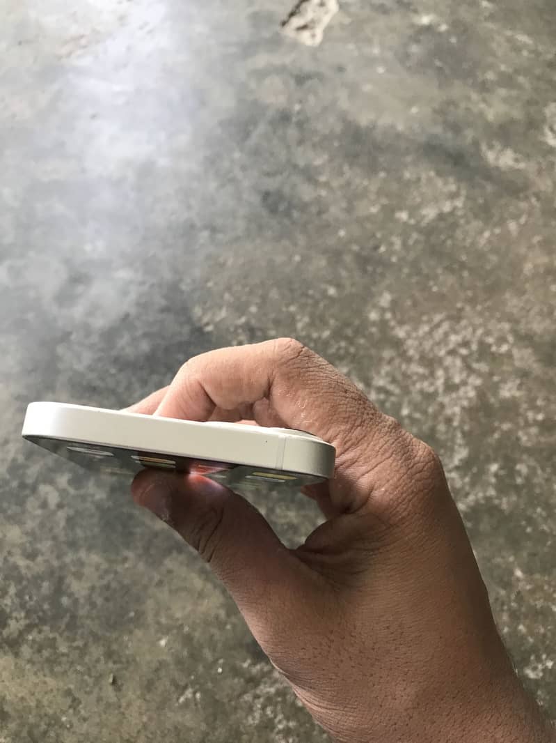 Apple iPhone 13 4