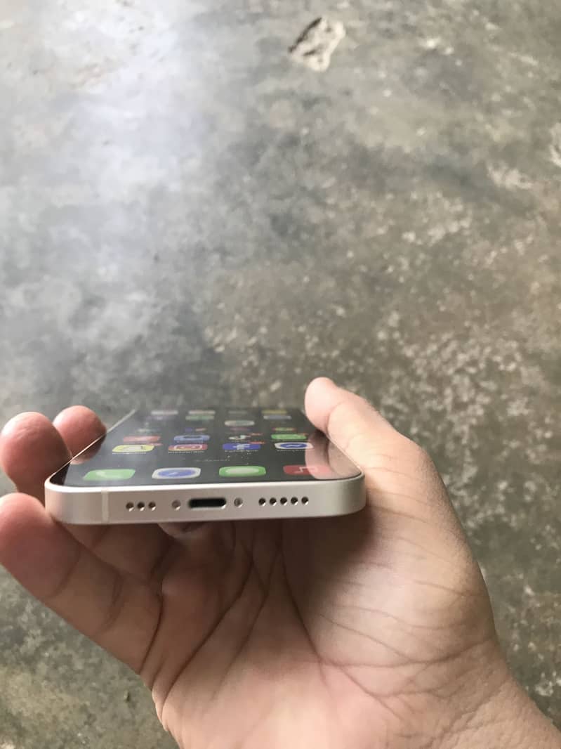 Apple iPhone 13 5