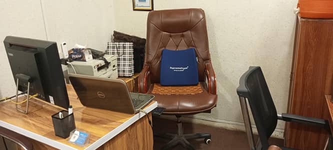 Master Office Chair and 4 Visitor Chairs for Sale