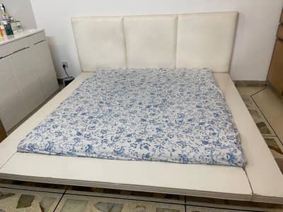 Used, King-Size, Pure wood, Hovering bed, Leather headboard