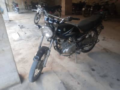 Suzuki GS 150 2016