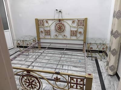 bed set and mirror for sale
