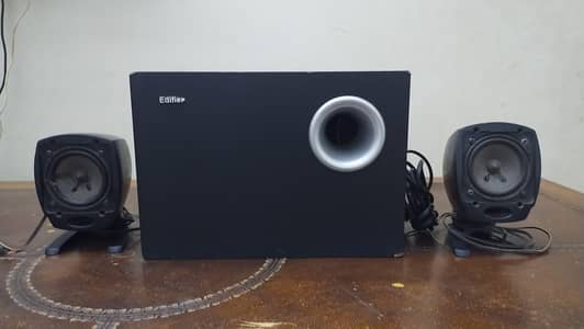 selling my edifier speaker set