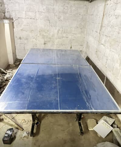 Table tennis table in good condition