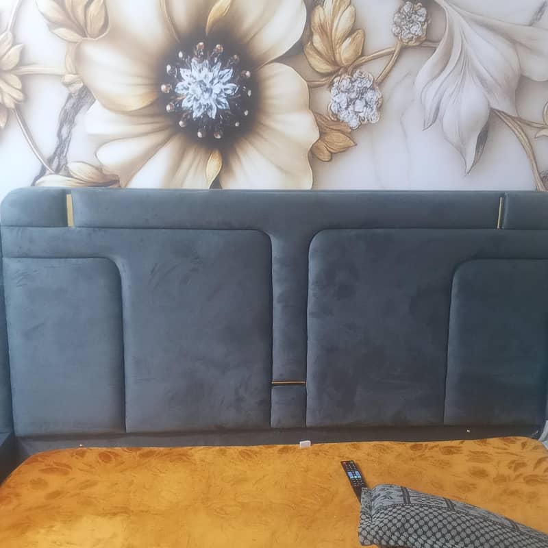 Bed with sidetables 2