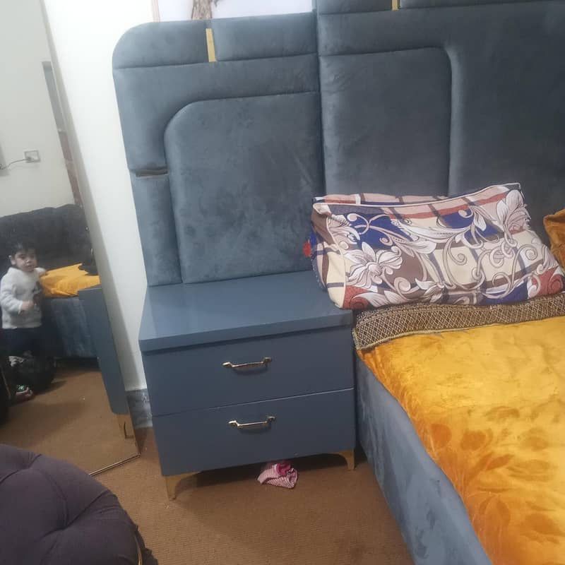 Bed with sidetables 3