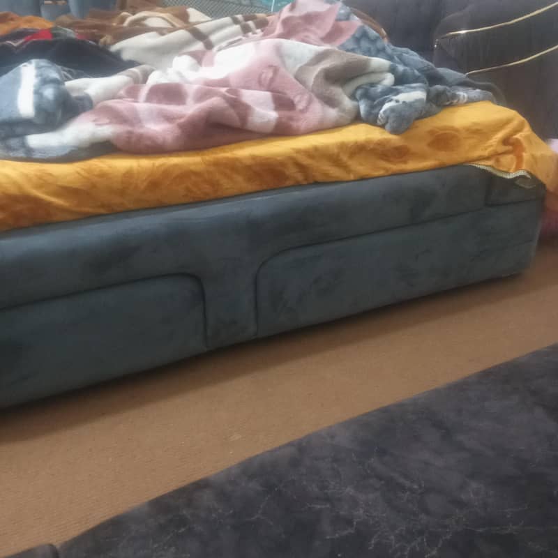 Bed with sidetables 4
