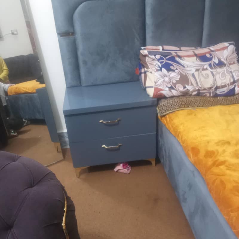 Bed with sidetables 6