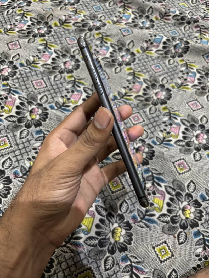 Apple iPhone 8 Plus 3