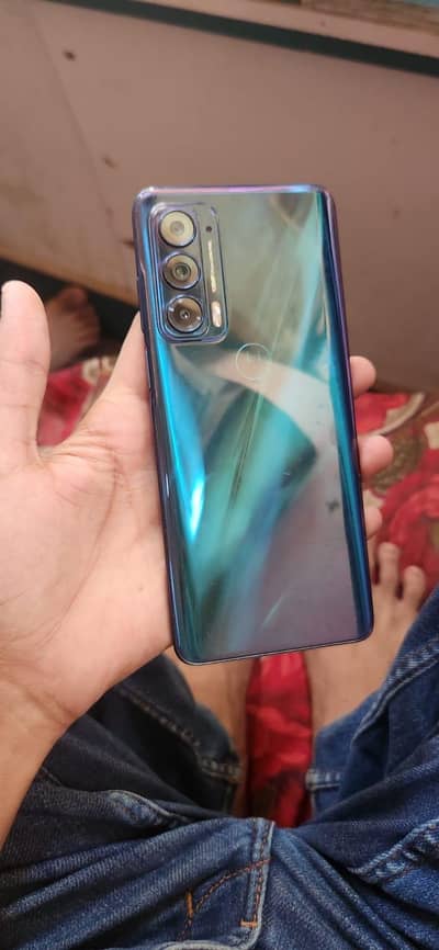 exchange kr lo ga koi b acha sa phone ho