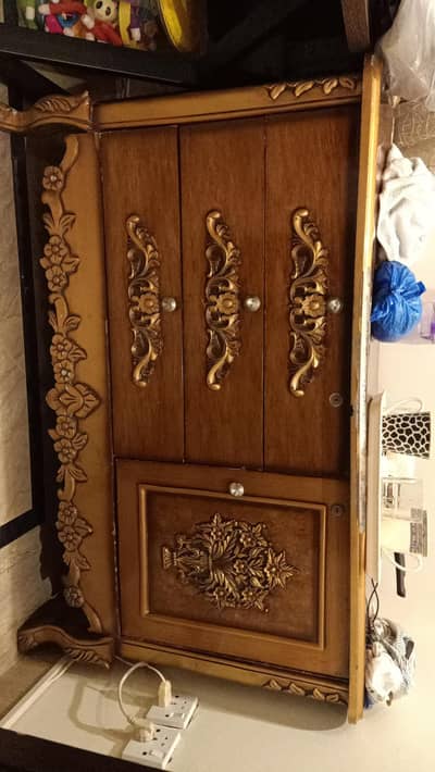 Dressing table with drawers