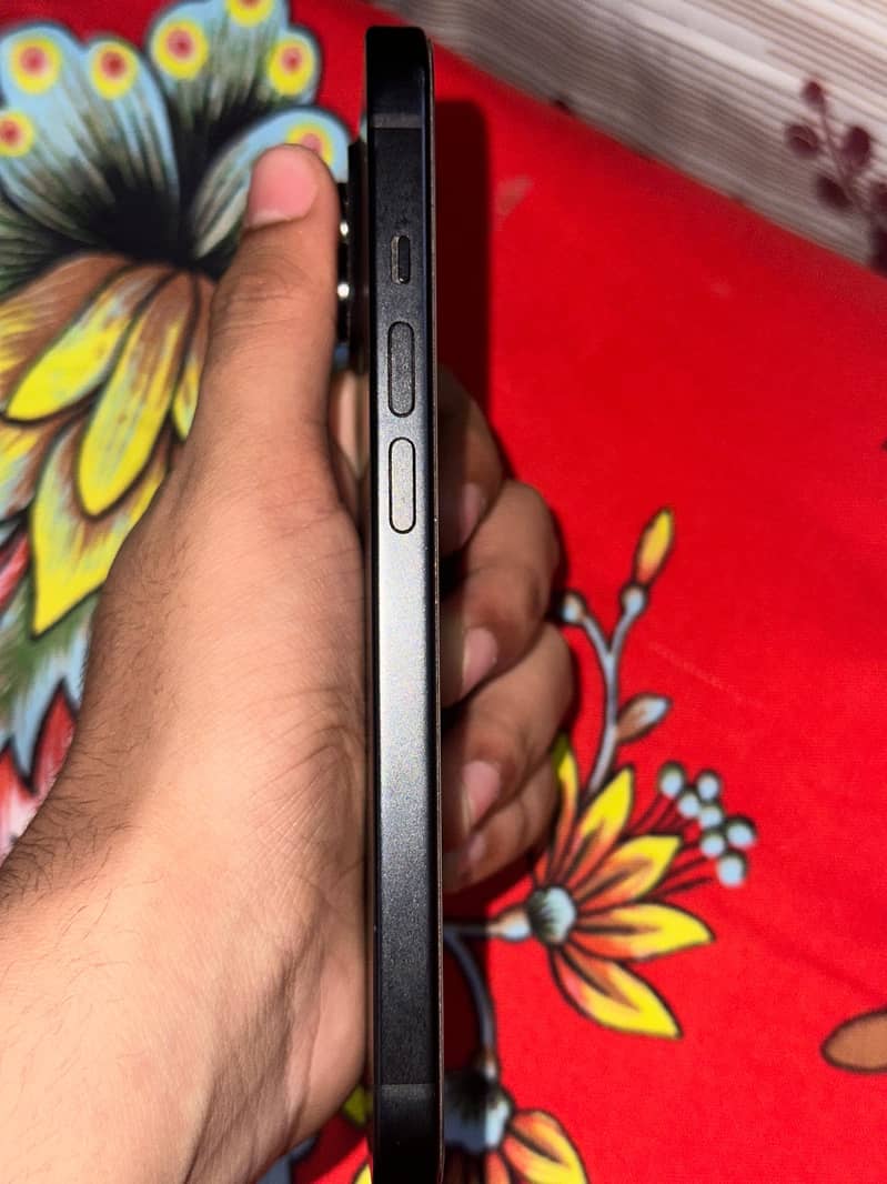 Apple iPhone 15 3