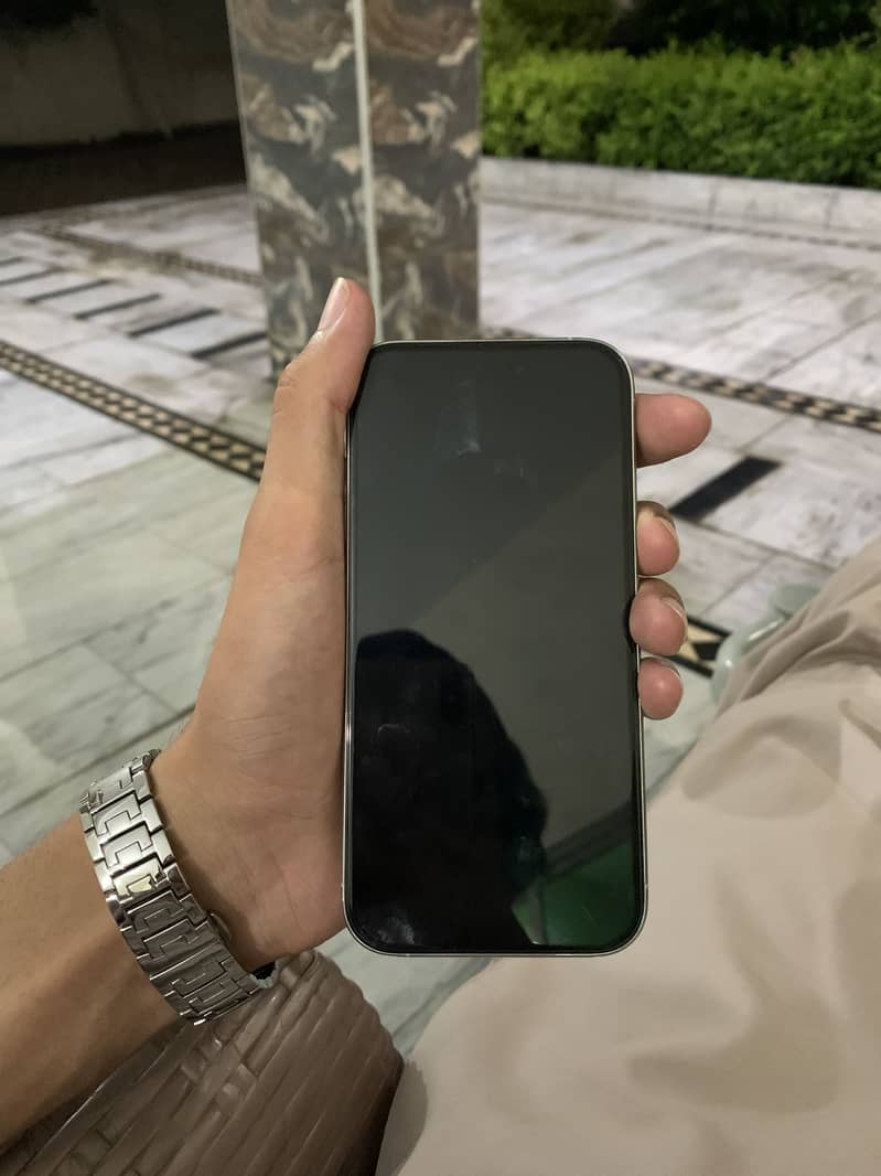 Apple iPhone 15 Pro 0