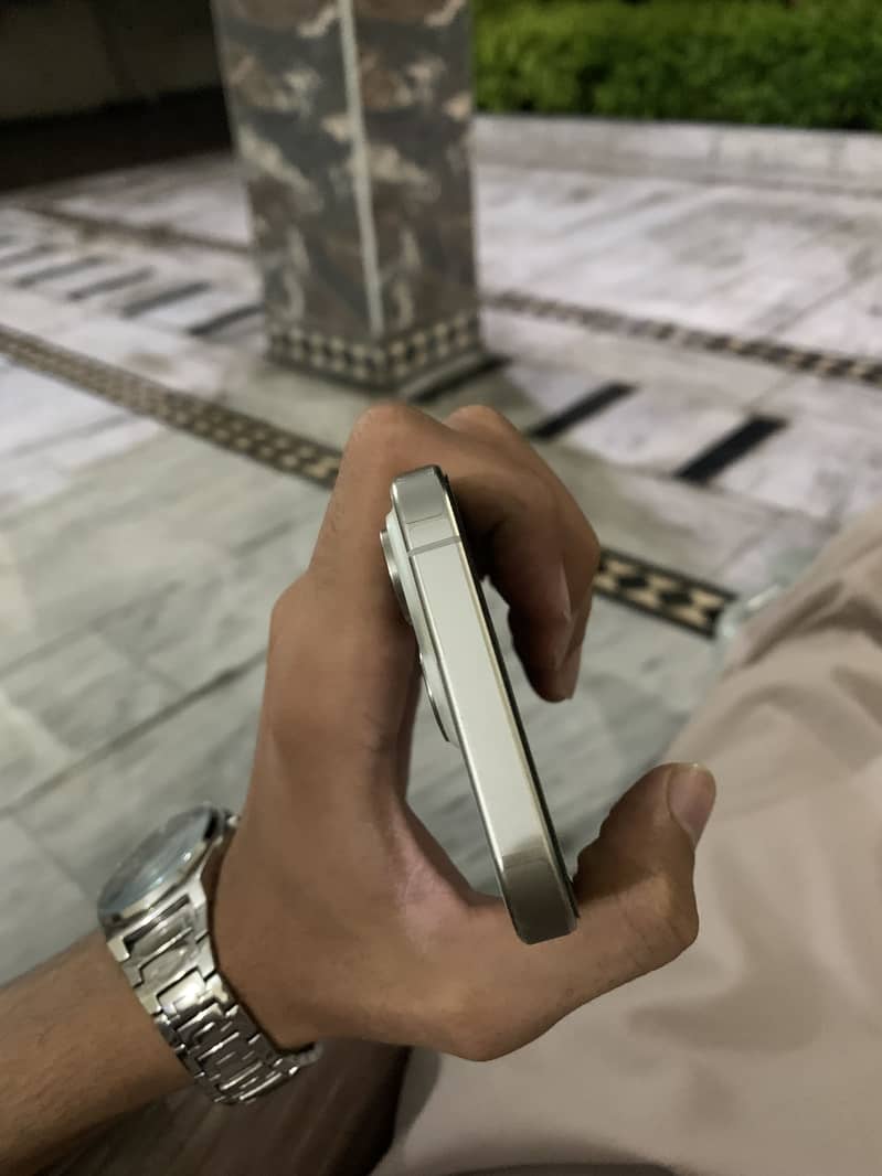 Apple iPhone 15 Pro 2