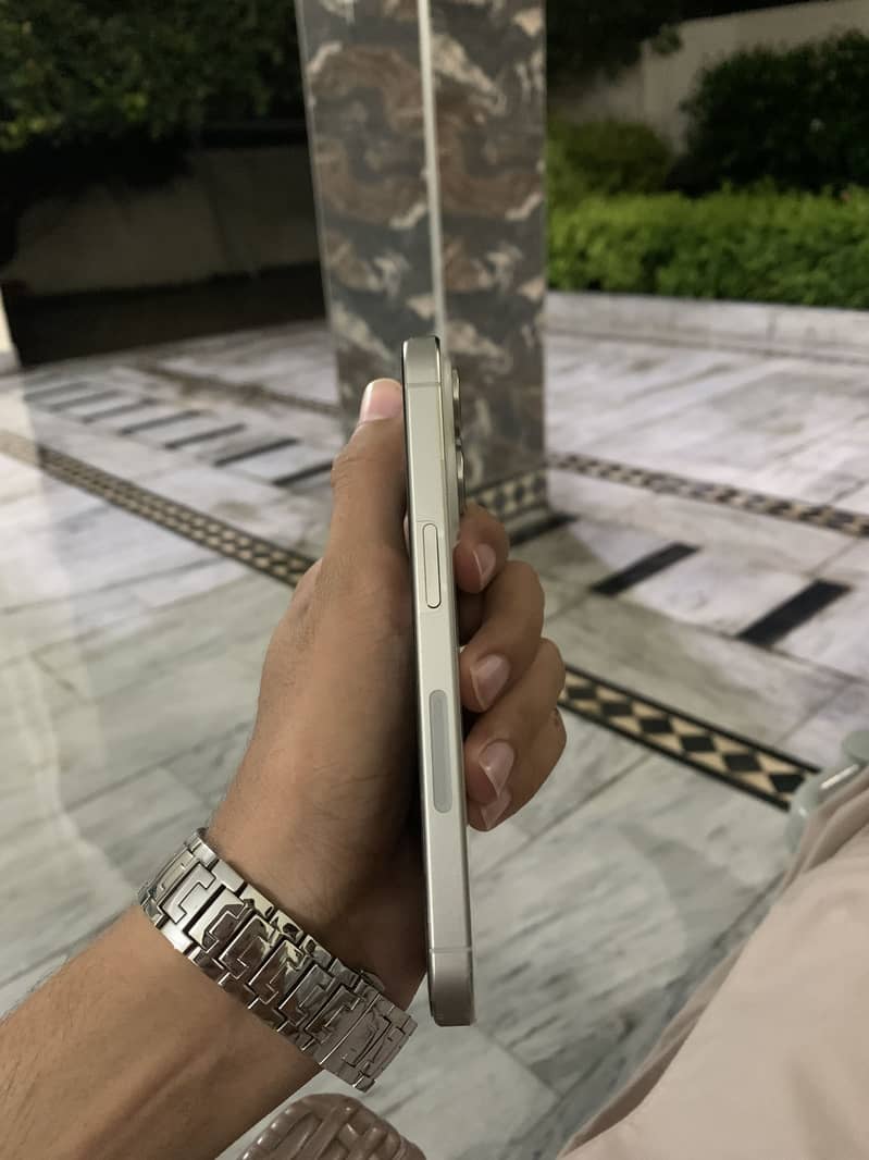 Apple iPhone 15 Pro 3