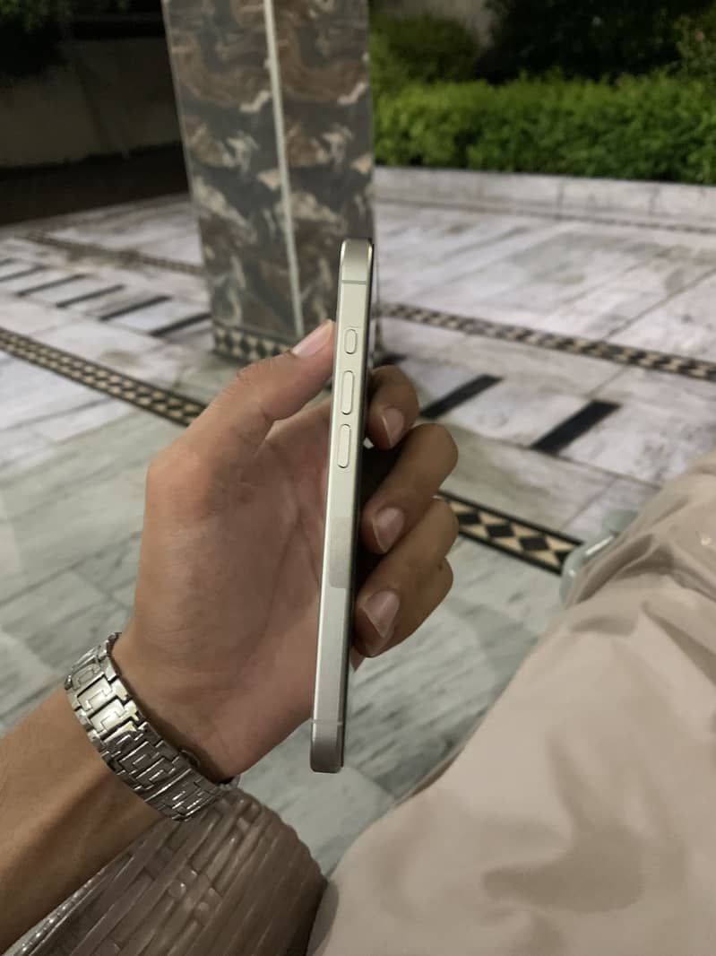 Apple iPhone 15 Pro 4