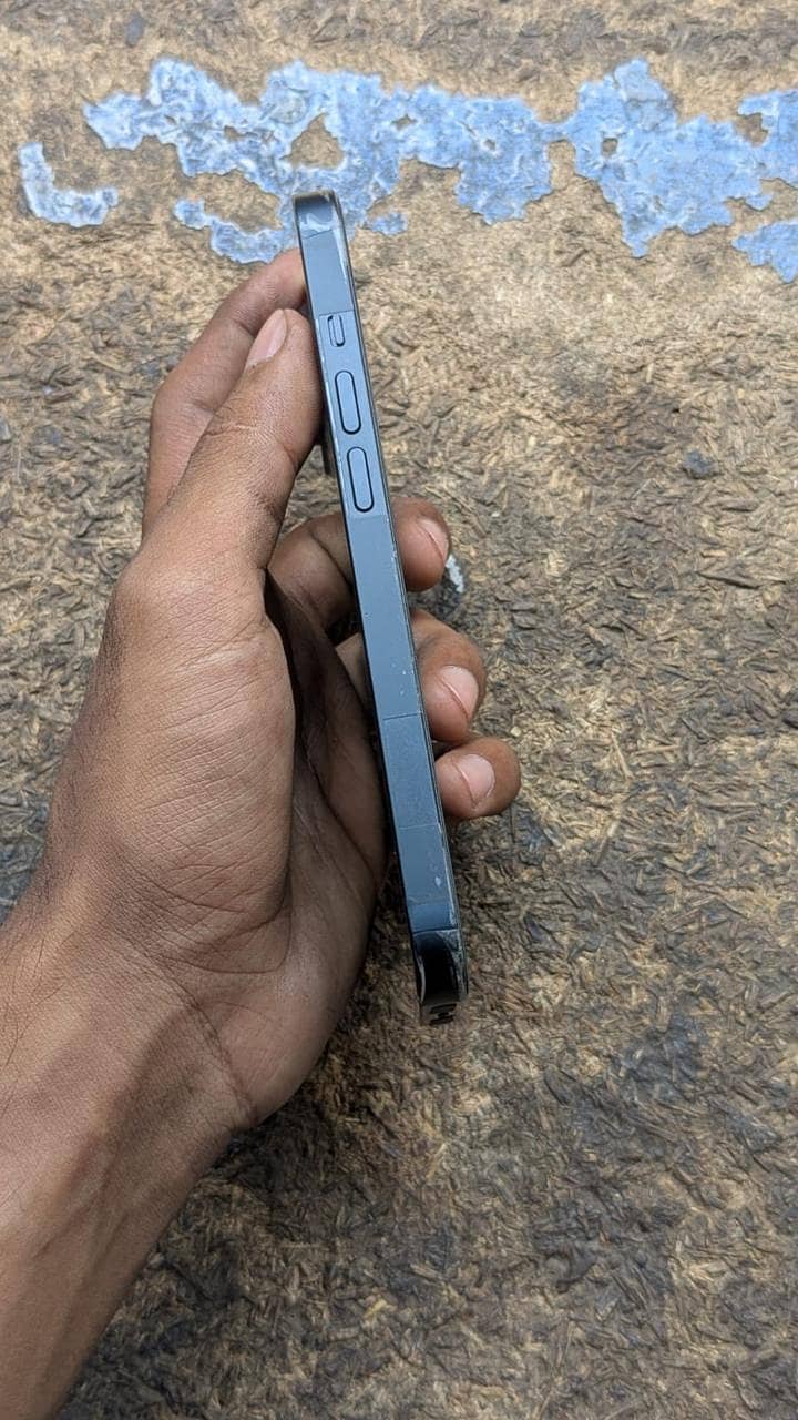 Apple iPhone 14 3