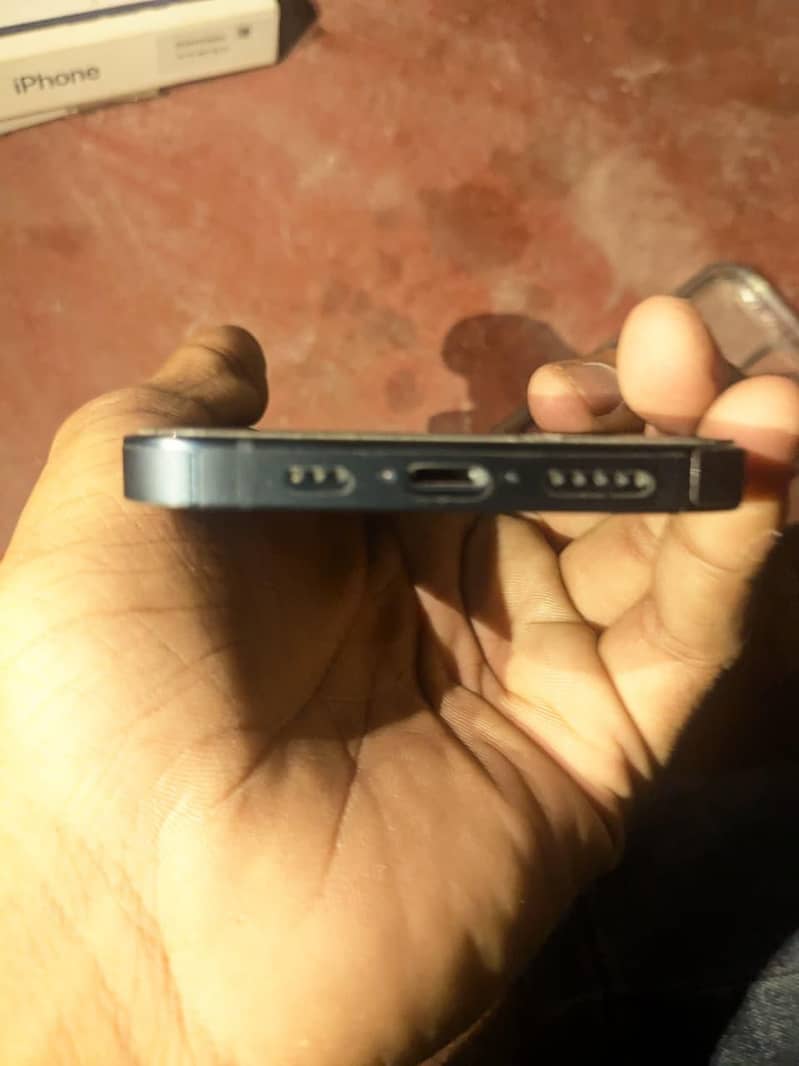 Apple iPhone 13 4