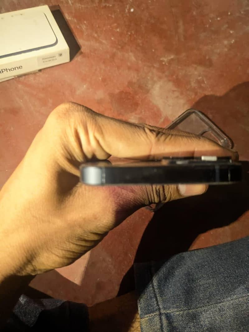 Apple iPhone 13 6
