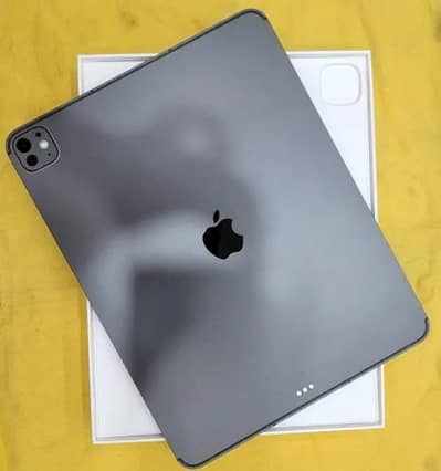 Apple ipad pro M5 , 13inch  512gb ,with box and data cab