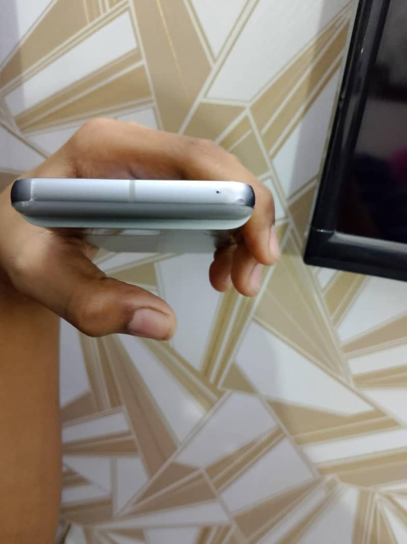 Google Pixel 8 3