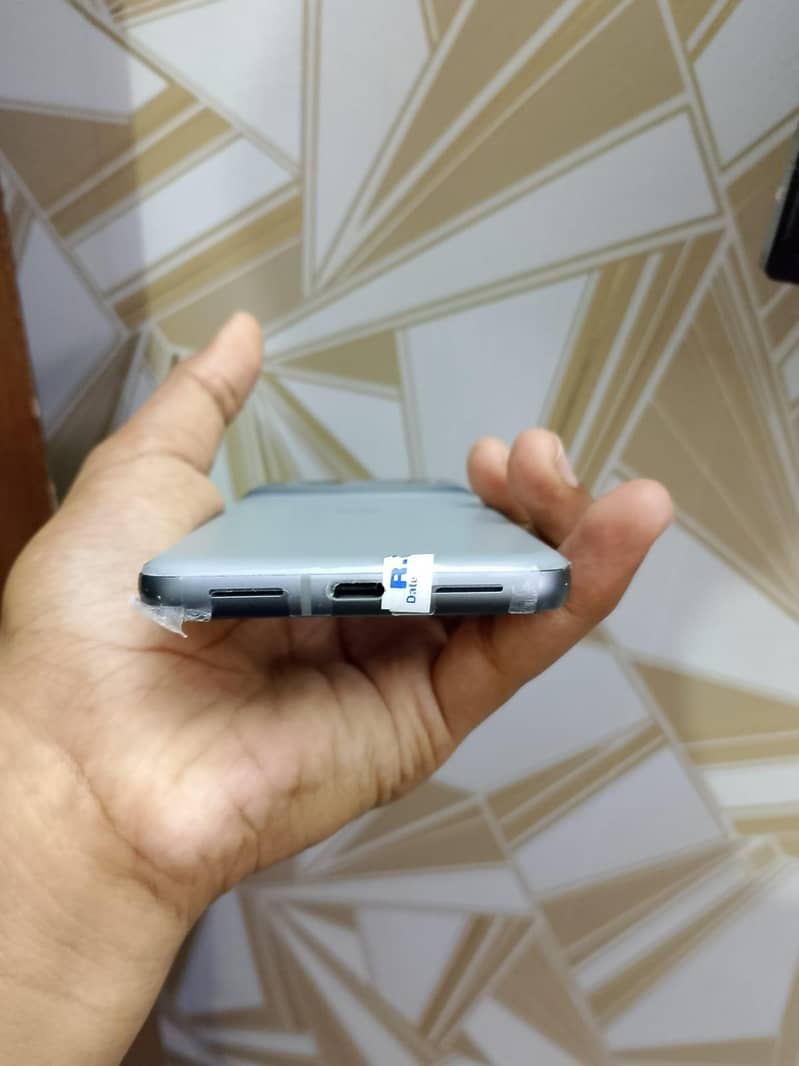 Google Pixel 8 4