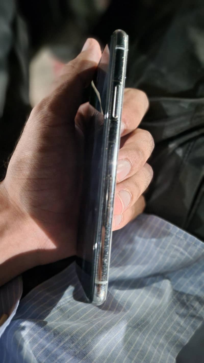 Apple iPhone X 3