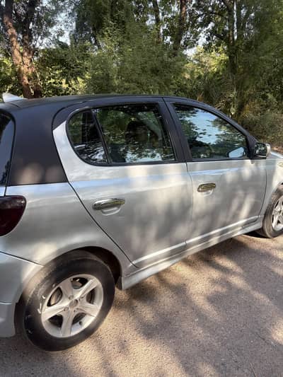 Toyota Vitz 2000