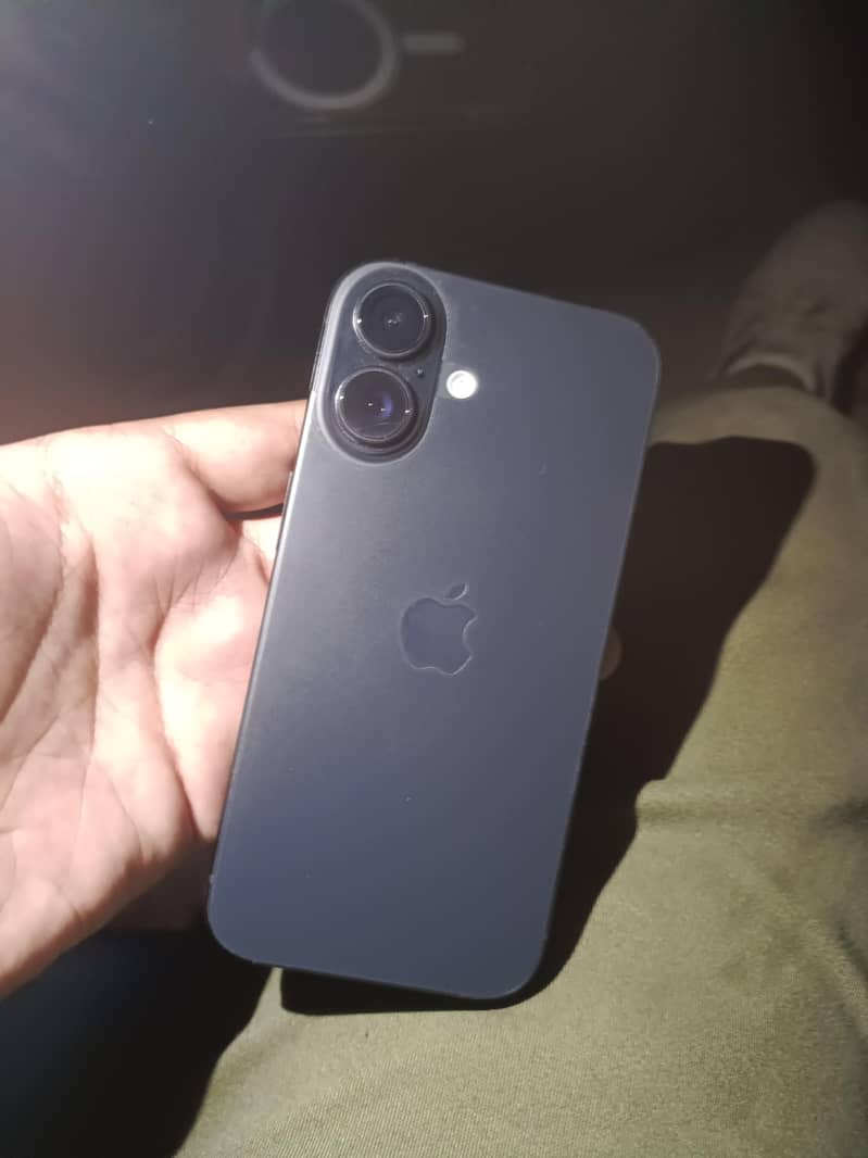 Apple iPhone 16 0