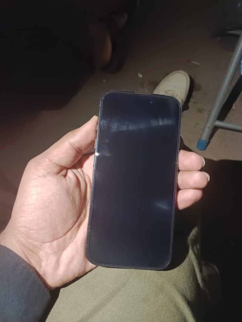 Apple iPhone 16 2