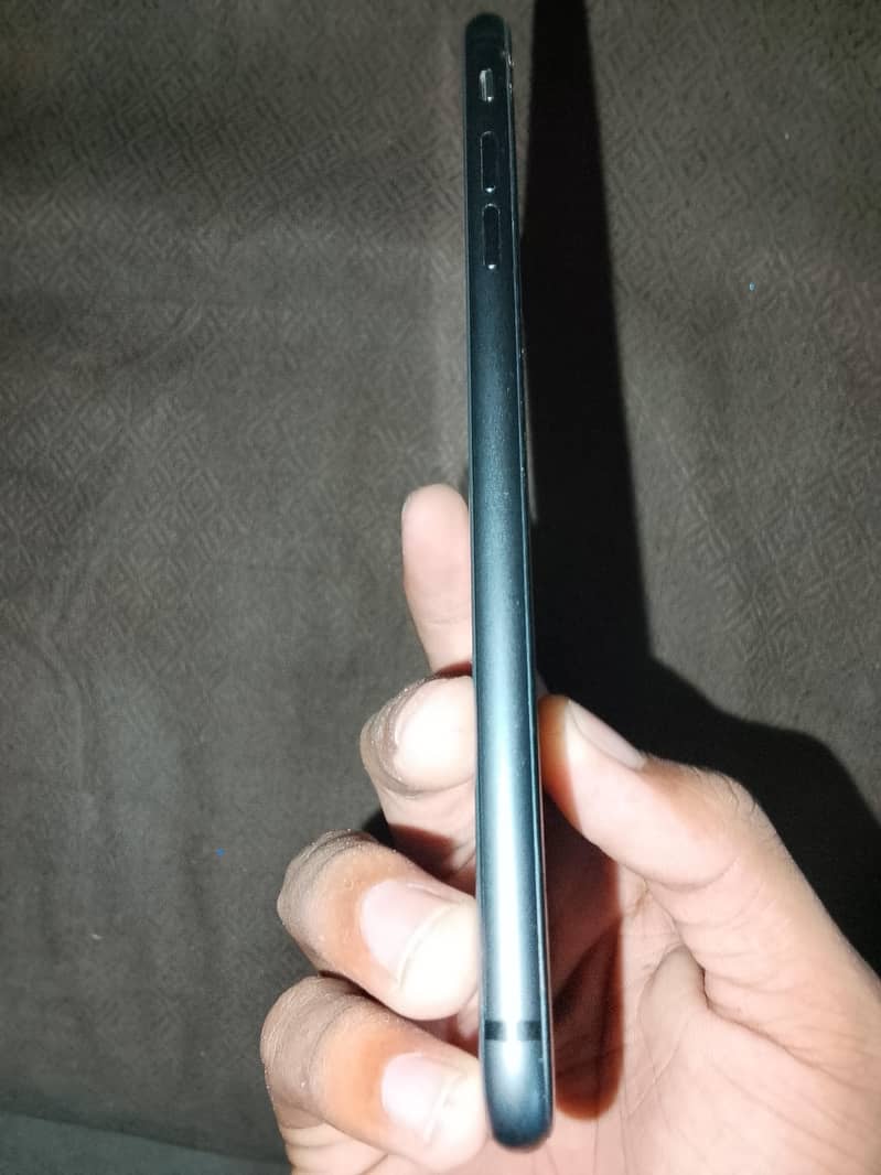Apple iPhone 8 Plus 5