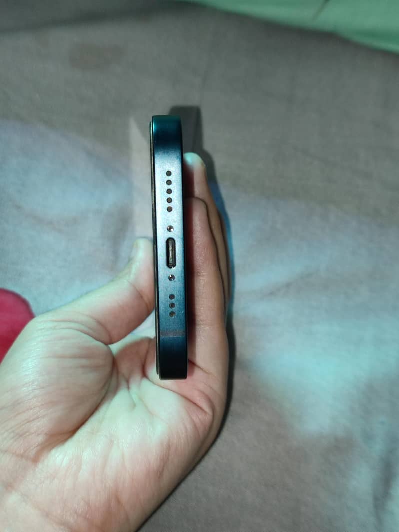 Apple iPhone 13 4
