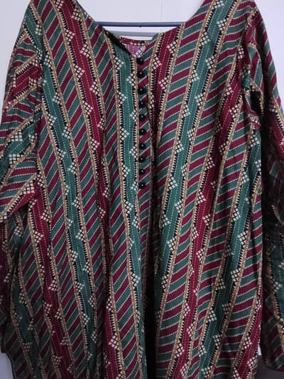 three peice lawn suit with lawn dupatta with button detailing