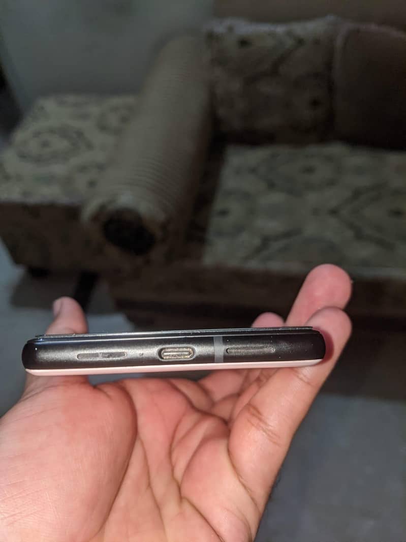 Google Pixel 6 4
