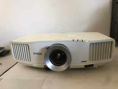 Epson EB G5100 for sale slightly Used
