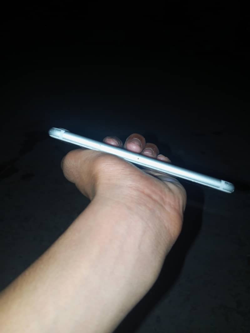Apple iPhone 7 2