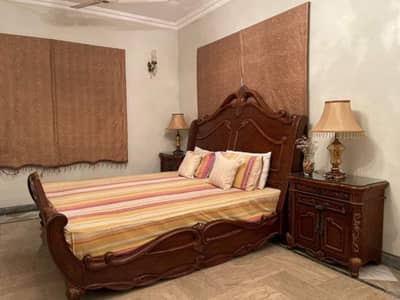 Solid Wood Luxury Bedroom Set