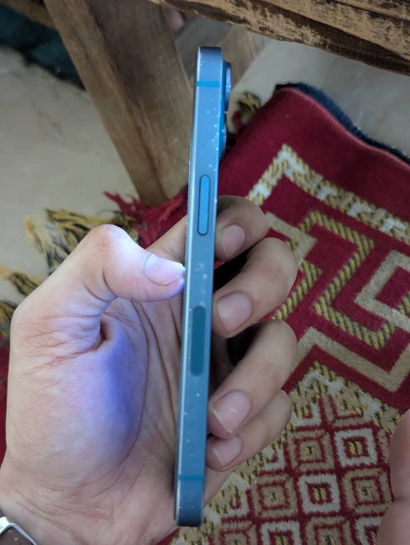 Apple iPhone 13 1