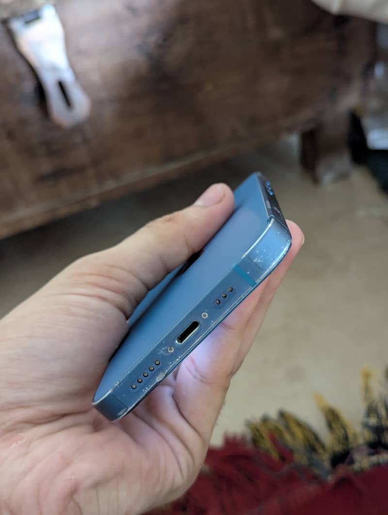 Apple iPhone 13 4