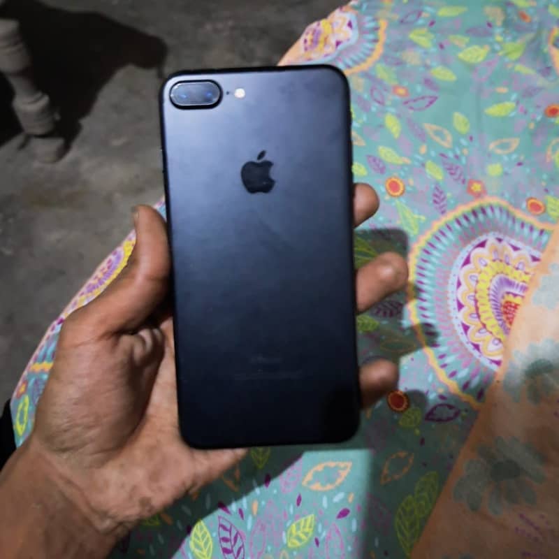 Apple iPhone 7 Plus 5