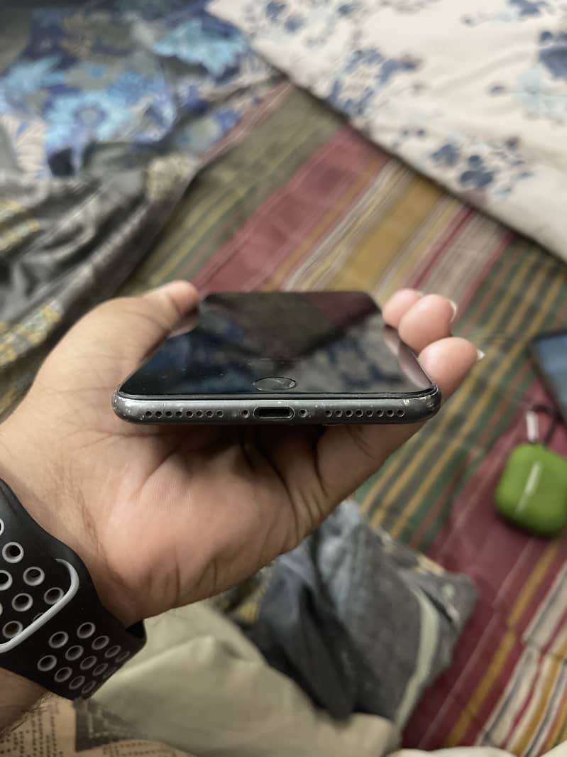 Apple iPhone 8 Plus 3