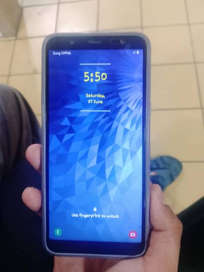 Samsung Mobile J8