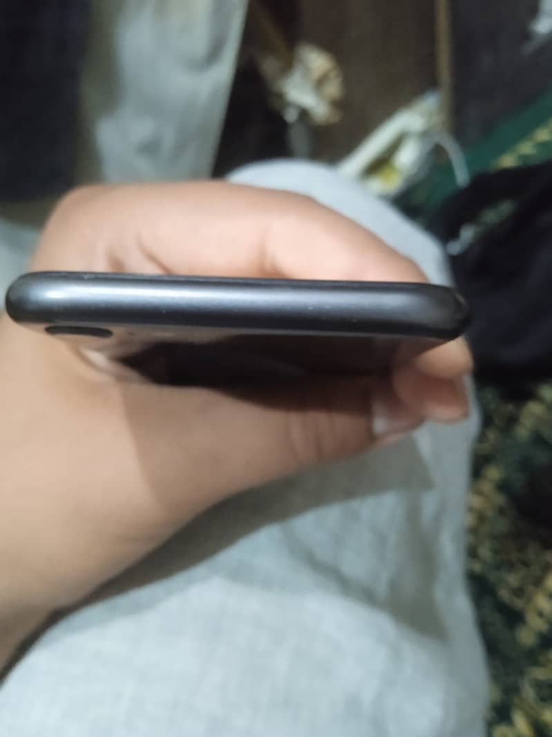 Apple iPhone 8 NON PTA 64GB URGENT SALE 4