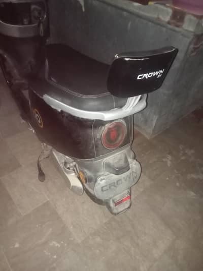 crown scooty