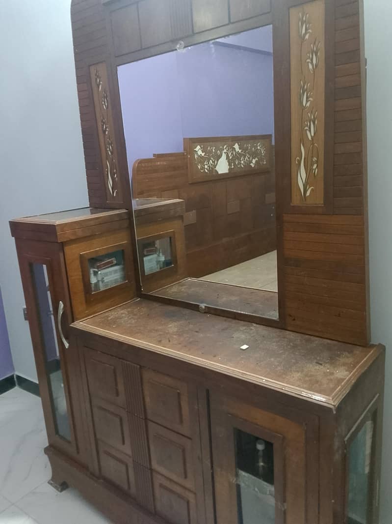 bed & dressing table 2